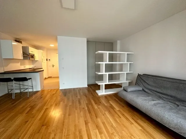 Stilvolles Wohnen in Friedrichshain: Hochwertiges Apartment direkt am zentralen Ostbahnhof — photo 1